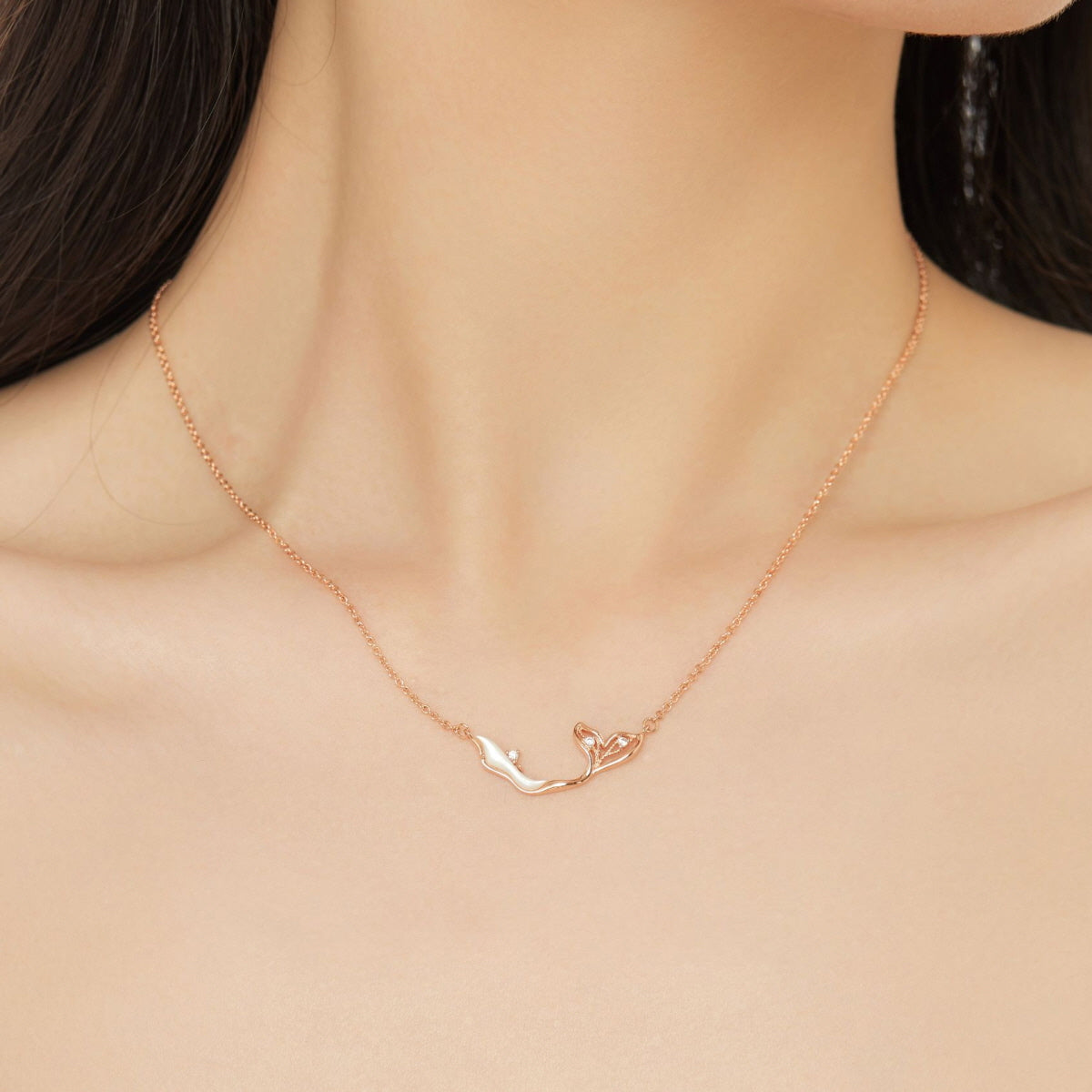 Soft Glow Fish Flow Necklace