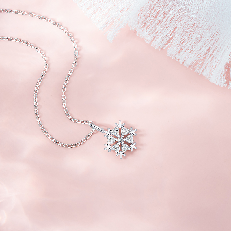 Winter Snowflake Glow Necklace