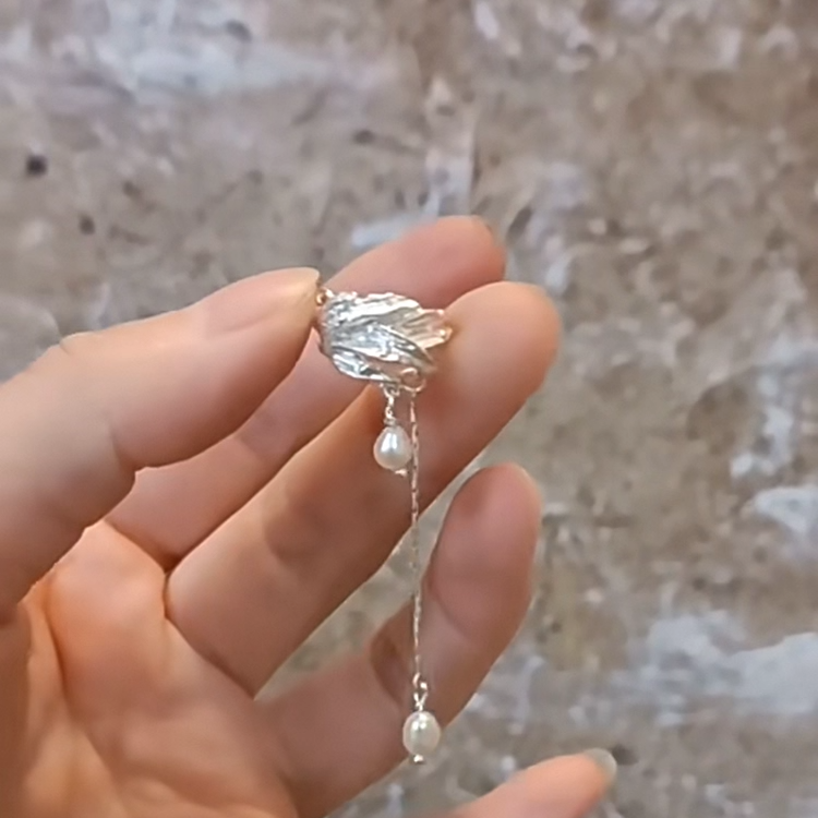 Asymmetrical Bamboo Leaf Ear Clip