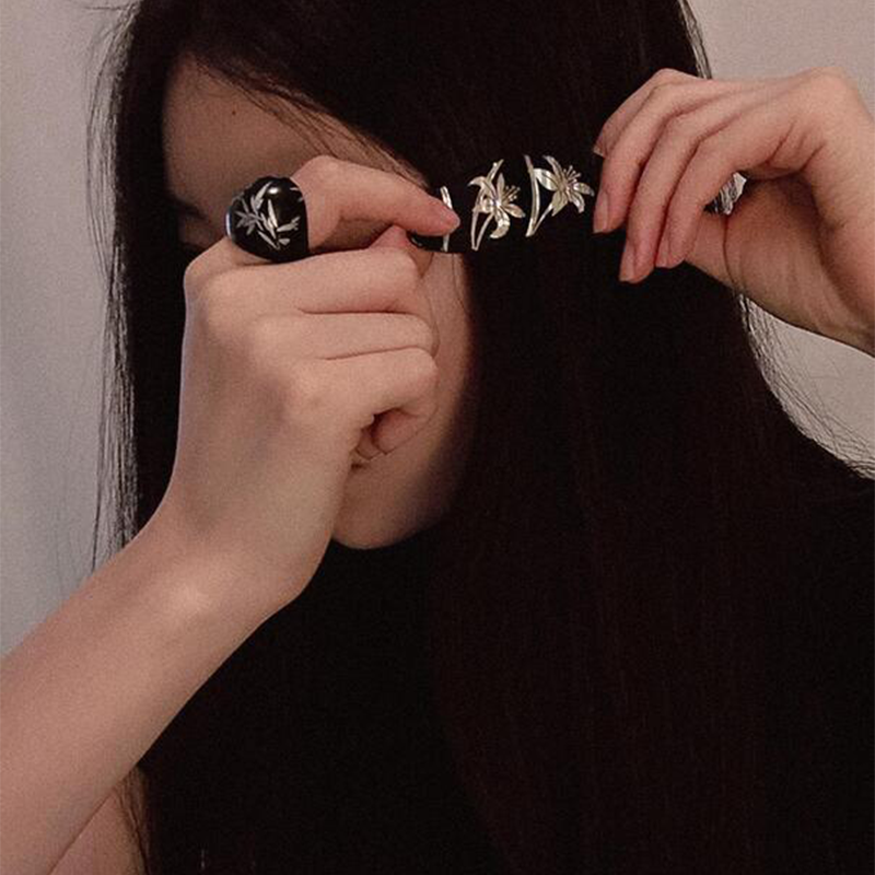 Mother-of-Pearl Lily Hair-Clip