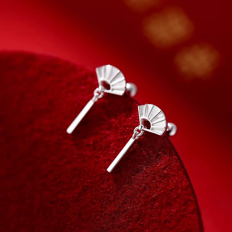 Elegant Fan Motif Earrings