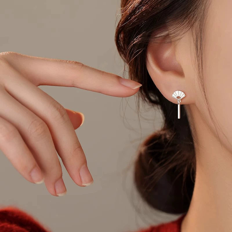 Elegant Fan Motif Earrings